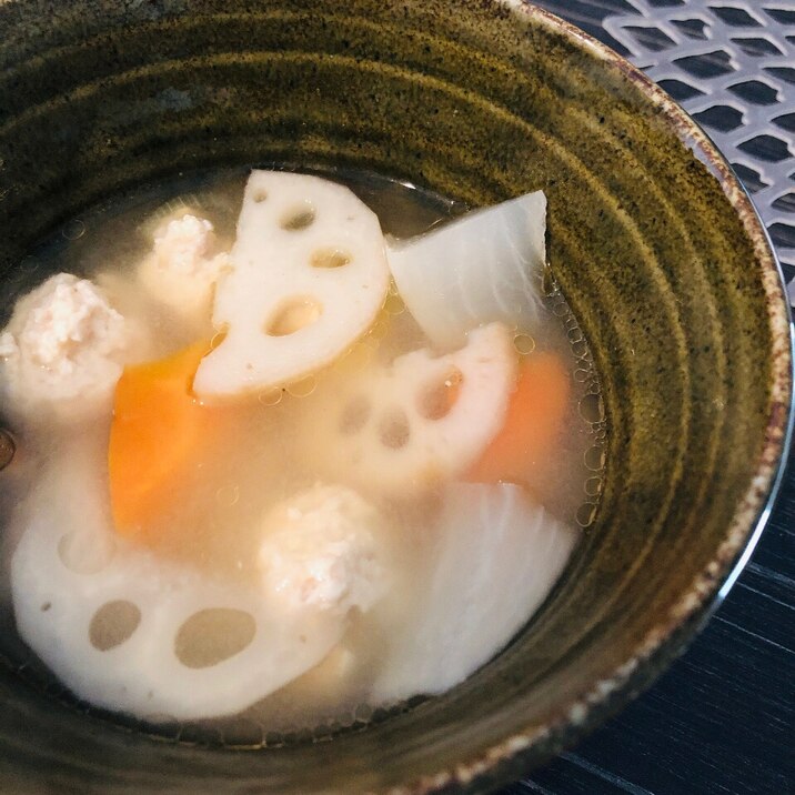シンプル鶏団子と根菜の味噌汁